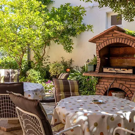 アパート Cozy In Barbat na Rabu